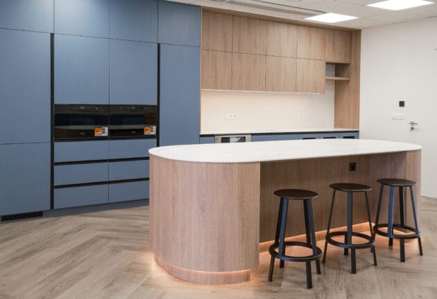 Kuchyně s pracovní deskou z umělého kamene